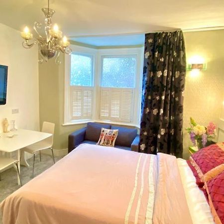 Modern&cosy studio flat Londra Esterno foto