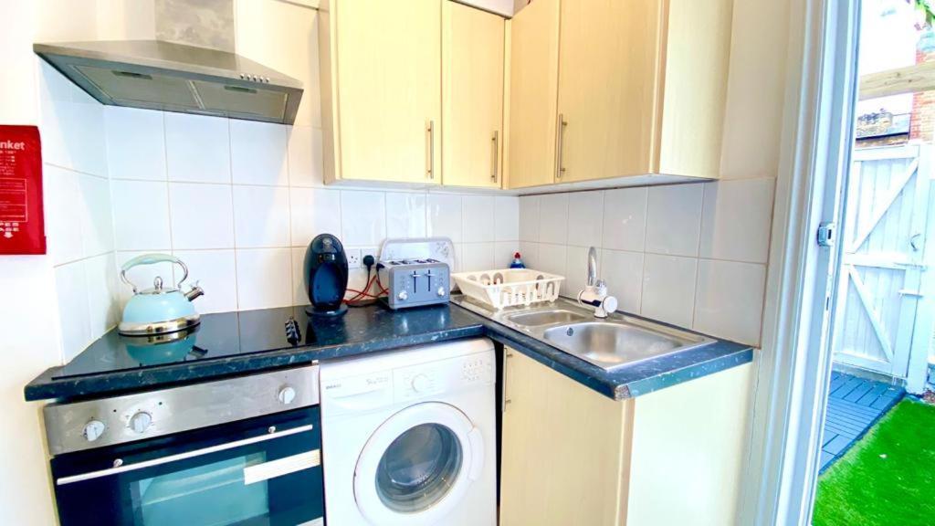 Modern&cosy studio flat Londra Esterno foto