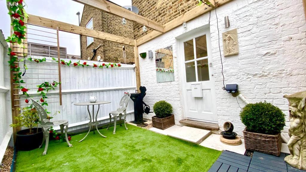 Modern&cosy studio flat Londra Esterno foto
